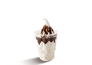 Copo de sundae de chocolate com calda